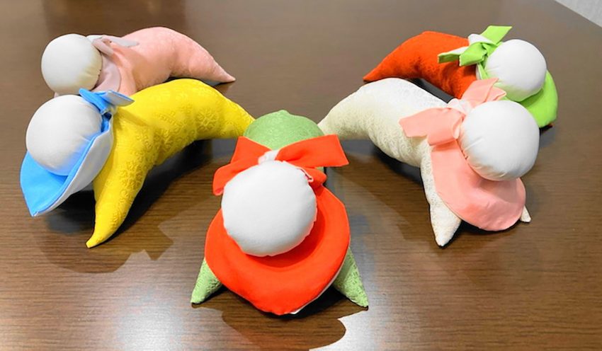 学生のアイデアが生かされた現代版の「這子」（10月25日）